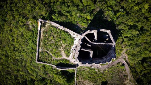 Des centaines de ruines, presque toutes ouvertes